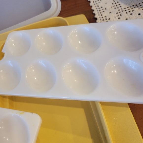 Vintage TUPPERWATE Deviled Egg Dish Serve And Store - Picture 6 of 6